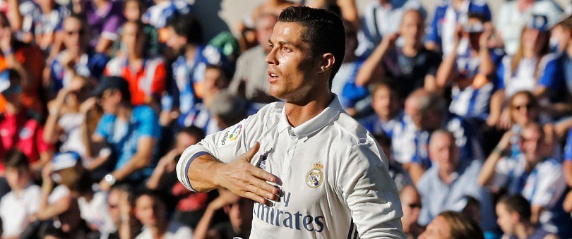 Video: Ronaldo lập hat-trick, Real xây chắc ngôi đầu