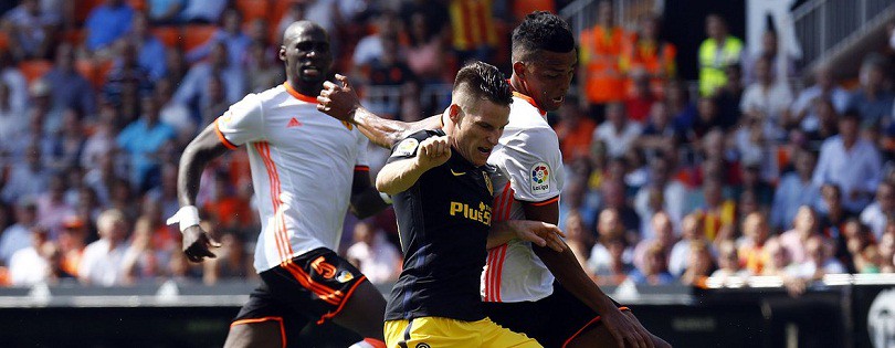 Video: Thắng Valencia, Atletico Madrid tạm chiếm ngôi đầu