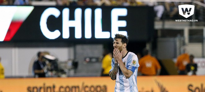 Video: Messi khóc nức nở sau khi thua Chile trong trận chung kết