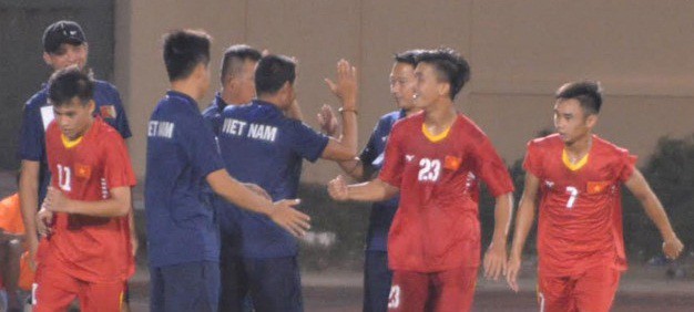 Video: U19 Việt Nam thắng HAGL trong trận cầu có 2 thẻ đỏ