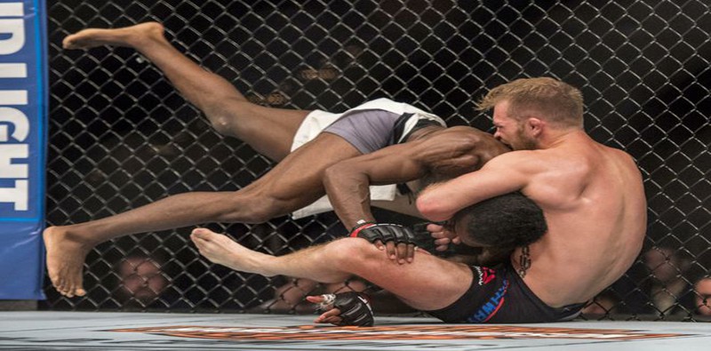 Video UFC FN 88: Aljamain Sterling vs Bryan Caraway
