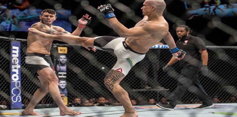 Video UFC FN 88: Chris Camozzi vs. Vitor Miranda