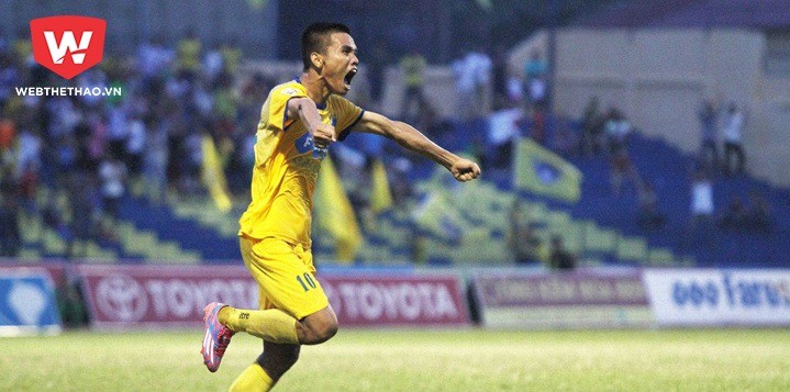 Video: Văn Thắng tạo nên siêu phẩm đẹp nhất vòng 18 V.League 2017