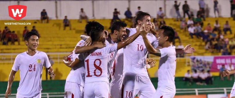Video: Victor ghi bàn, TP.HCM có 3 điểm ở trận derby thành phố