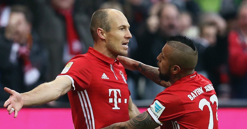 Video: Vùi dập Wolfsburg, Bayern chiếm ngôi đầu của Leipzig