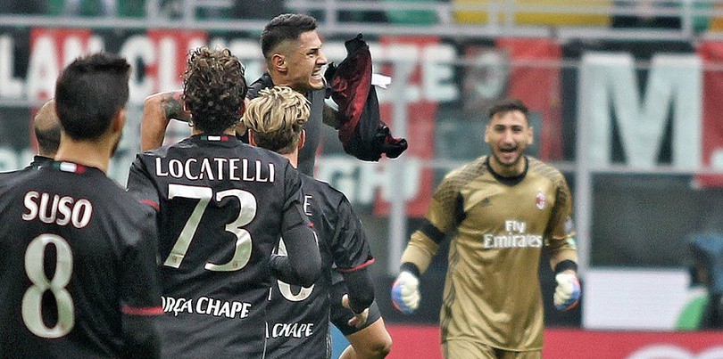 Video: Vượt qua Crotone, AC Milan vươn lên vị trí thứ 2 trên BXH