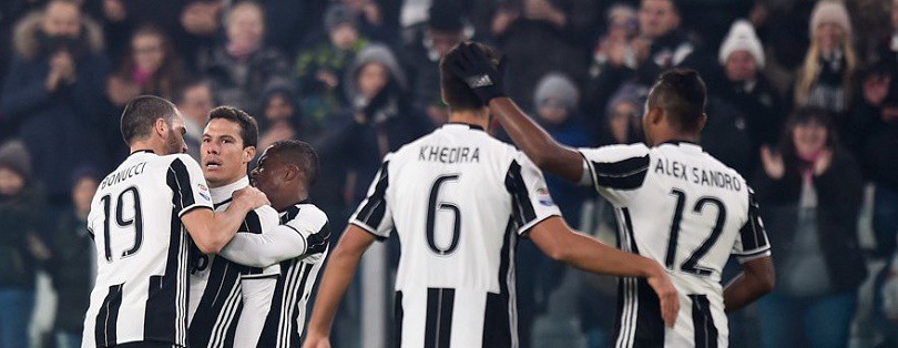 Video: Vượt qua Pescara, Juventus nối dài chuỗi trận thăng hoa