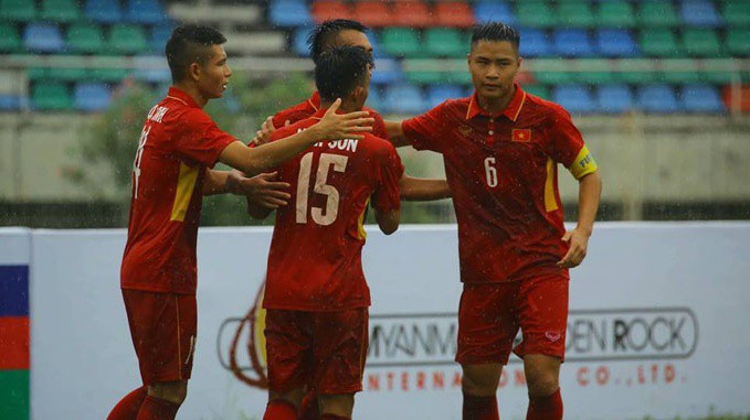 Video: U18 Việt Nam thắng Philippines dù phung phí hàng tá cơ hội