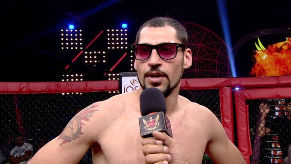 Video: Võ sỹ MMA Ấn Độ bị đo ván vì... thích thể hiện!