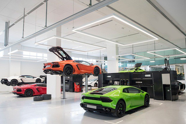 Kh&ocirc;ng chỉ c&oacute; showroom b&aacute;n h&agrave;ng v&agrave; phụ kiện, Lamborghini Dubai c&ograve;n c&oacute; cả xưởng dịch vụ chất lượng cao