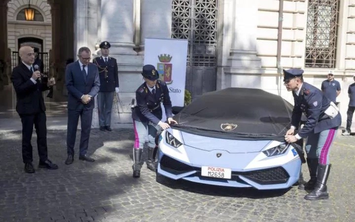 Lamborghini Huracan Polizia được Bộ Nội Vụ đặt hàng cho đội tuần tra của thành phố Rome Lamborghini Huracan Polizia được Bộ Nội Vụ đặt hàng cho đội tuần tra của thành phố Rome
