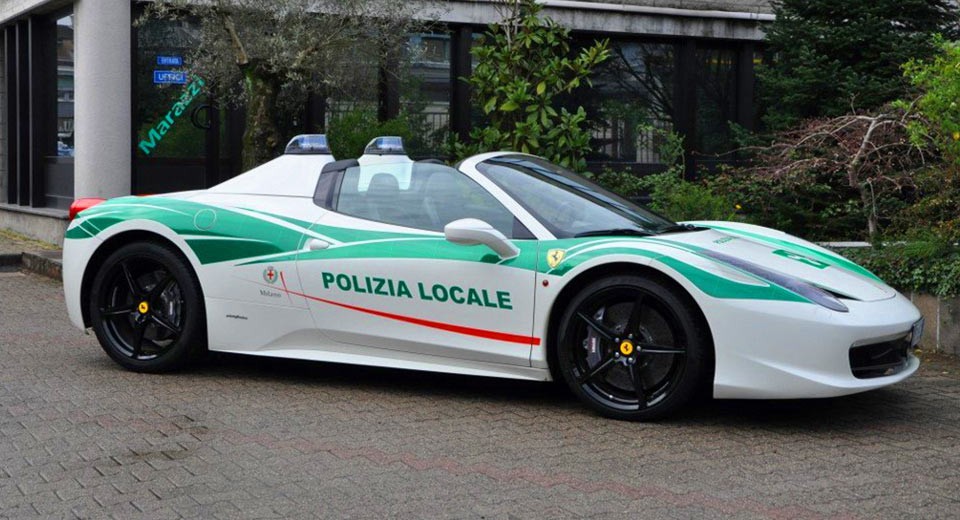 Cảnh sát Milan được cấp phép sử dụng Ferrari 458 Spider tịch thu