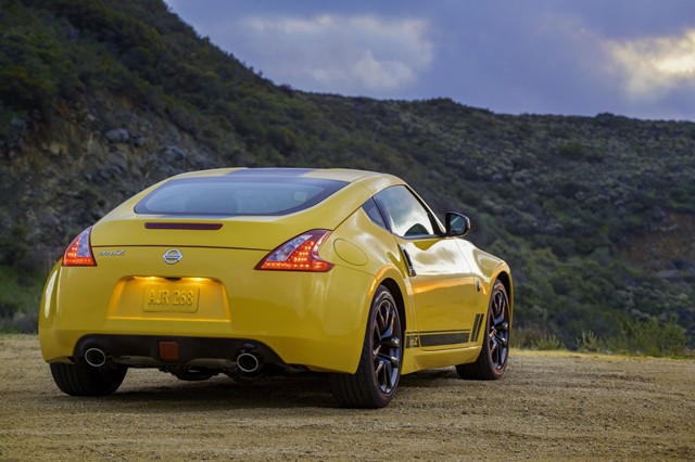 370z Heritage Edition được trang bị đ&egrave;n pha v&agrave; đ&egrave;n hậu kết hợp mới