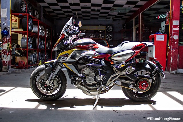 MV Agusta 800 - Chiến binh đường phố