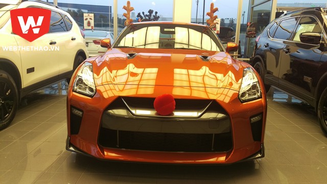 Nissan GTR 2017 hóa thân thành tuần lộc đón Giáng Sinh