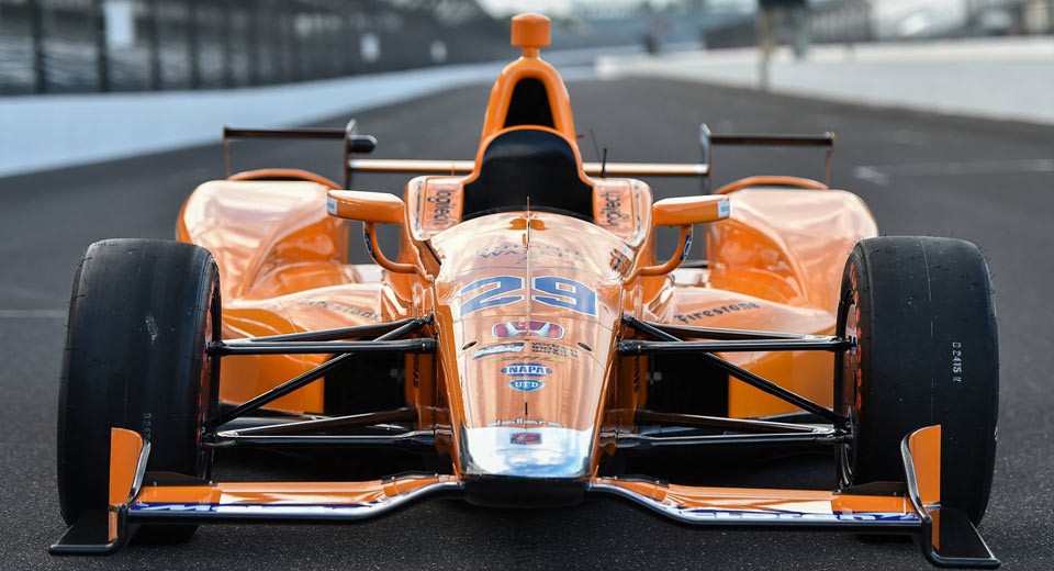 "Mổ xẻ" chiếc xe Fernando Alonso sử dụng tại giải Indy500