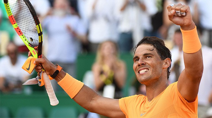 Làm thế nào để đánh bại Rafael Nadal trên sân đất nện?