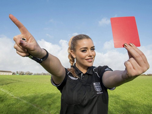 Amy Christophers - nữ trọng tài mơ được cầm còi Premier League
