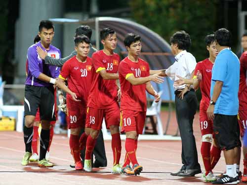 Bầu Đức “cầm cờ”: Không hay nhưng có khi lại may