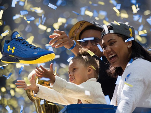 Siêu sao bóng rổ Stephen Curry từ chối trăm triệu USD vì con gái