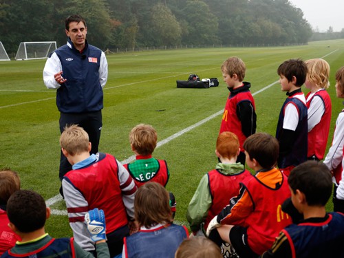 Bóng đá Anh cần nhiều hơn những Gary Neville