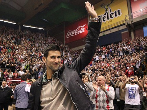 Chuyện nhà Djokovic: Một kẻ làm quan,  cả họ được nhờ