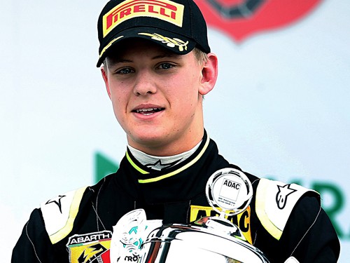 Con trai Michael Schumacher: Đi theo bước chân huyền thoại