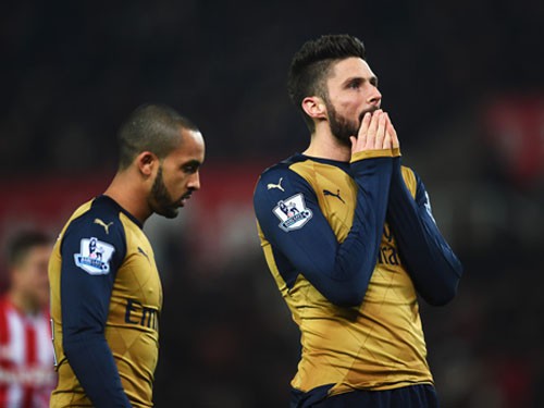 Cuộc đua vô địch Premier League: Điểm thấp kỷ lục cho nhà Vua