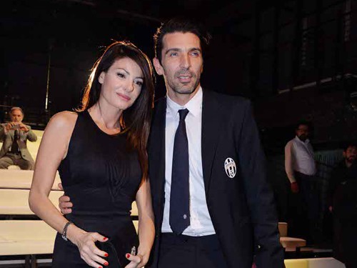 Bồ già thúc cưới, Buffon khó xử