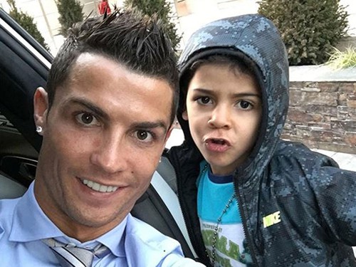 Ronaldo chi đậm vì muốn “đủ nếp đủ tẻ”