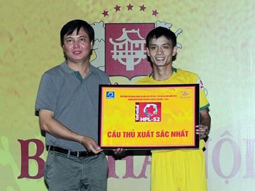 “Dị nhân” sân phủi Hùng “con”: “Kẻ cắp trái tim”
