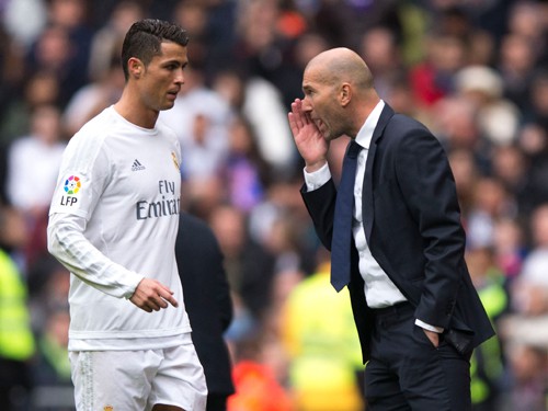 “Ronaldo nên uốn lưỡi 7 lần”