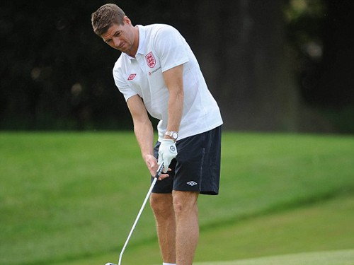 Gerrard bị CLB golf khai trừ vì... “tư cách nhom nhem”