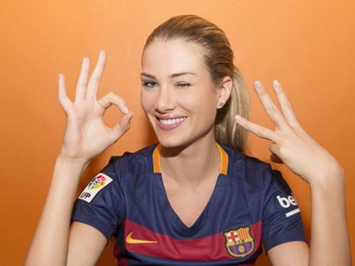 Hoa hậu thế giới thích Ronaldo nhưng muốn hẹn hò Messi