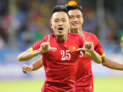 Vì sao Huy Toàn, Ngọc Thắng không được đăng ký GĐ1 V.League 2016?