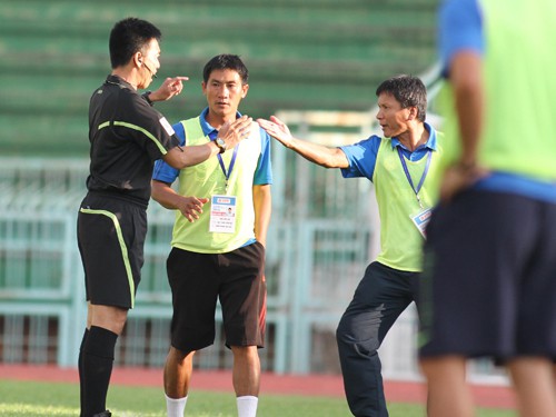 BĐVN: Khi HLV bị “cấm khẩu”