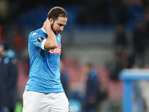 03h00 (01/03), Fiorentina - Napoli: Khổ vì pháo không nổ
