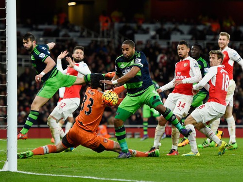 Top 4 Premier League: Chen nhau trong mảnh chăn chật hẹp