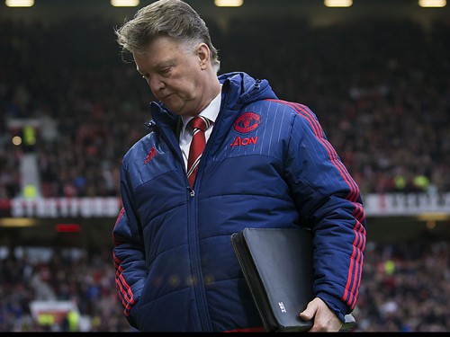 Man Utd mất bộn tiền nếu sa thải Van Gaal