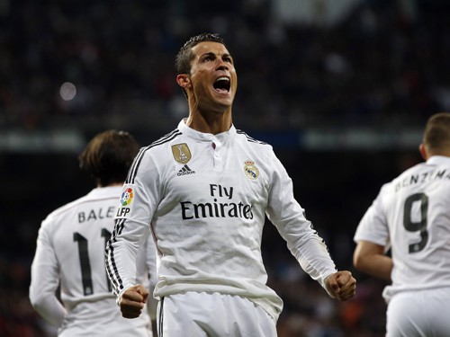 M.U, PSG tranh giành Ronaldo: Kẻ nhờ người quen, kẻ cậy tiền