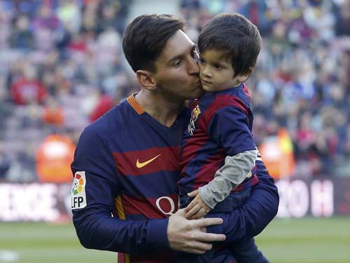 03h00 (14/01), Espanyol - Barcelona: Messi, cha, con và bàn thắng