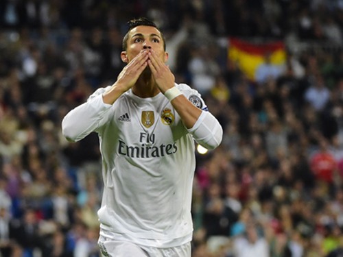 Real Madrid - Cristiano Ronaldo: Tranh cãi...lại ra tiền