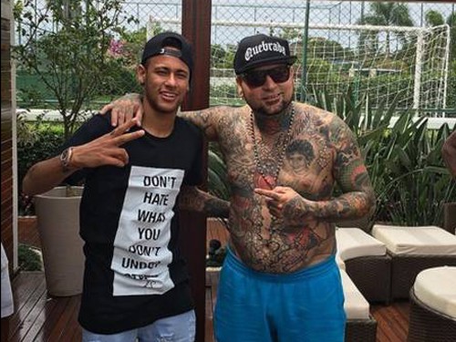 Neymar về quê  xăm hình mới
