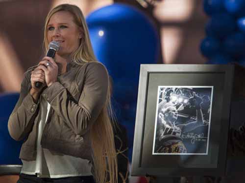 Ngày Holly Holm ở New Mexico: Vinh danh “độc cô cầu bại”