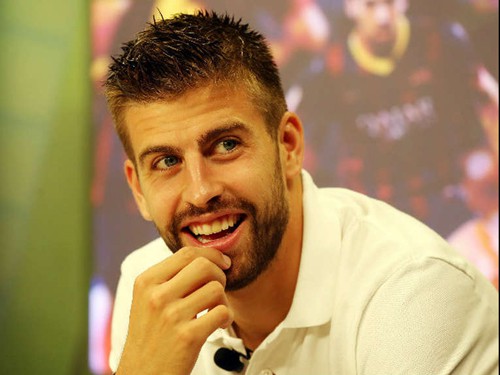 Pique hốt bạc nhờ ứng dụng Twitter