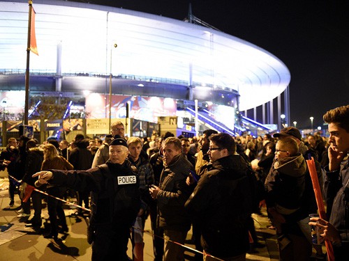 Khủng bố sân Stade de France: "Bom hẹn giờ” tại các SVĐ
