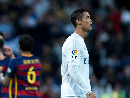 Real vẫn trong tay Benitez: Hãy thay đổi để sống, Ronaldo!