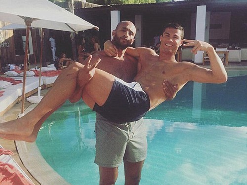 Ronaldo chi tiền tấn mua nhà cho... giai?!