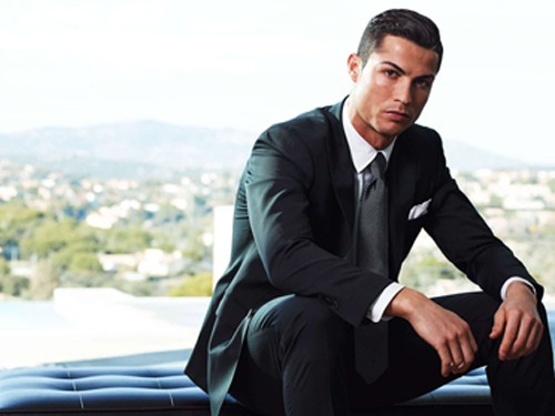 Ronaldo được gì khi lừa tình vũ công vô danh?