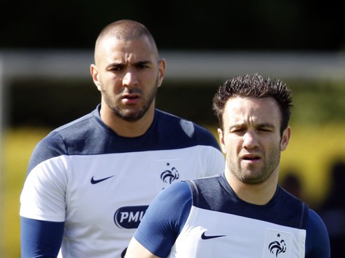 Được Zidane bảo vệ, Benzema vẫn “mất” EURO 2016?